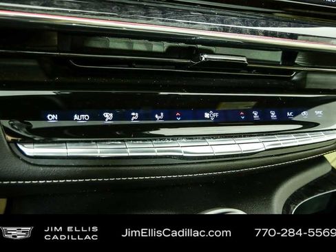 Used 2022 Cadillac Escalade ESV Premium Luxury image 18