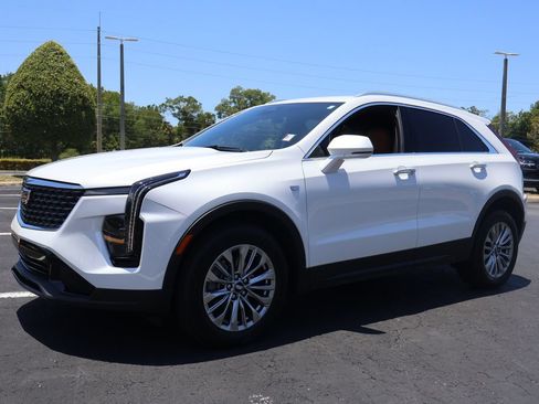 Certified 2024 Cadillac XT4 Premium Luxury FWD image 1