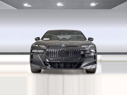 Used 2023 BMW i7 xDrive60 AWD/4WD image 5