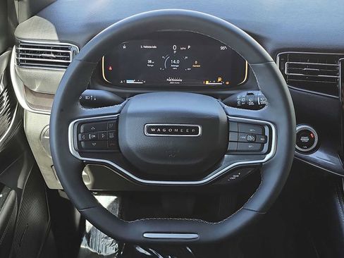 Used 2023 Jeep Wagoneer 4WD image 18