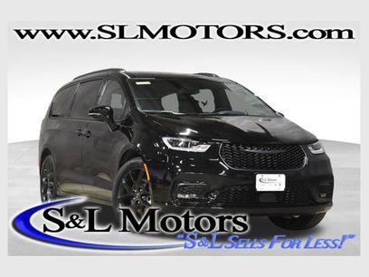 New 2026 Chrysler Pacifica Select w/ S Appearance Package