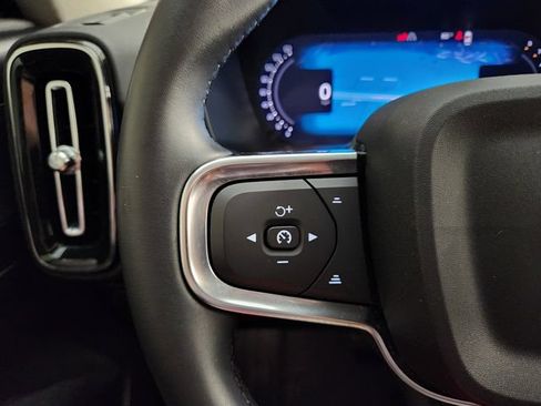 Certified 2026 Volvo XC40 B5 Plus AWD/4WD image 28