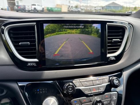 Used 2025 Chrysler Pacifica Select FWD image 31