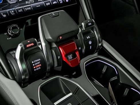 Used 2022 Lamborghini Urus AWD/4WD image 35