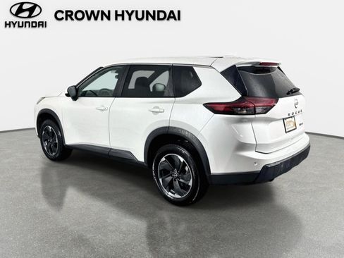 Used 2024 Nissan Rogue SV AWD/4WD image 8
