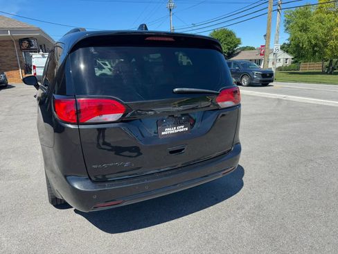 Used 2020 Chrysler Pacifica Touring-L Plus w/ Advanced Safetytec Group FWD image 13
