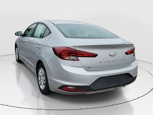 Used 2019 Hyundai Elantra SE image 3