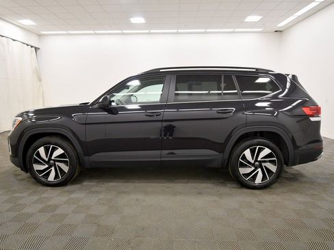 Used 2025 Volkswagen Atlas SE image 4