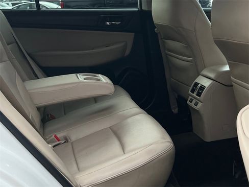 Used 2015 Subaru Outback 3.6R Limited image 11