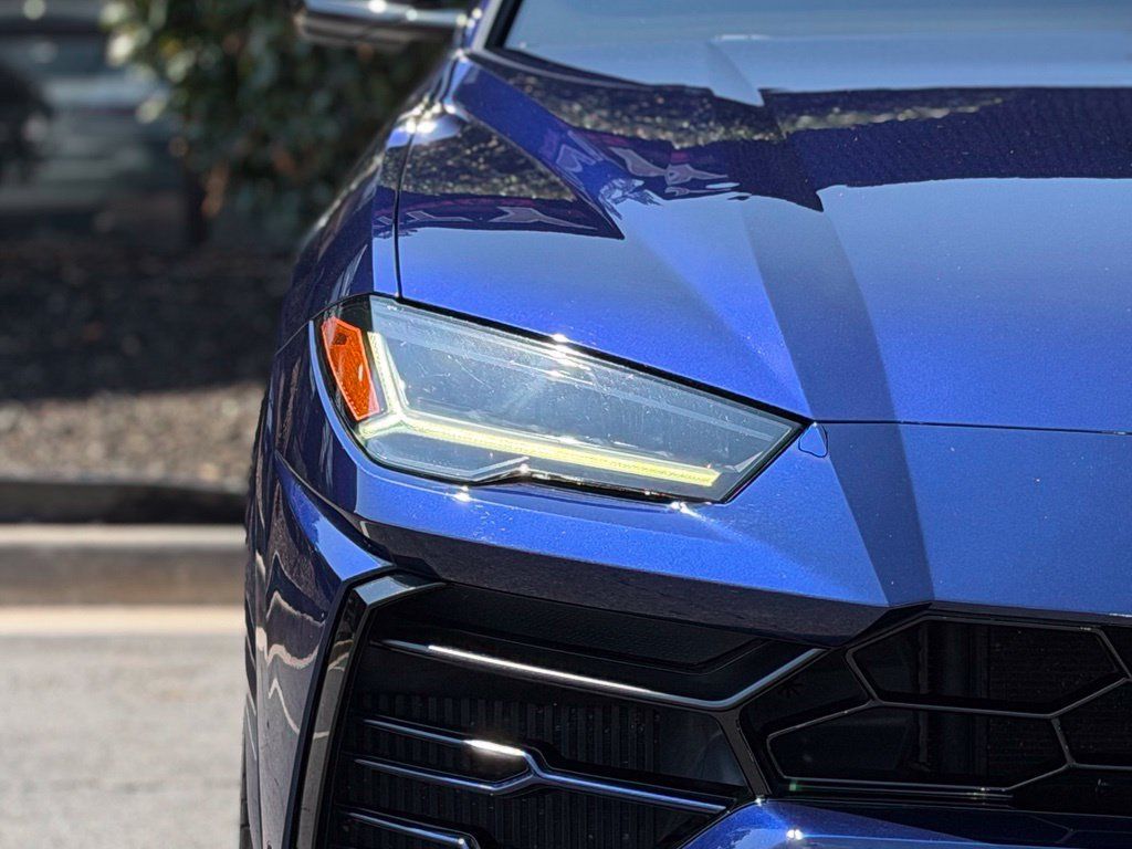 Used 2021 Lamborghini Urus AWD/4WD image 4