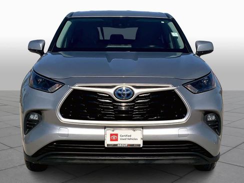 Used 2022 Toyota Highlander LE image 4