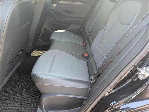 Certified 2025 Volkswagen Tiguan SE w/ Panoramic Sunroof Package AWD/4WD image 8
