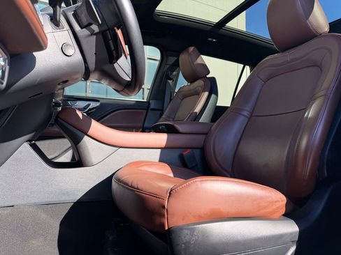 Used 2025 Lincoln Aviator Reserve w/ Jet Appearance Package image 10