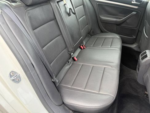 Used 2009 Volkswagen Jetta SE FWD image 28