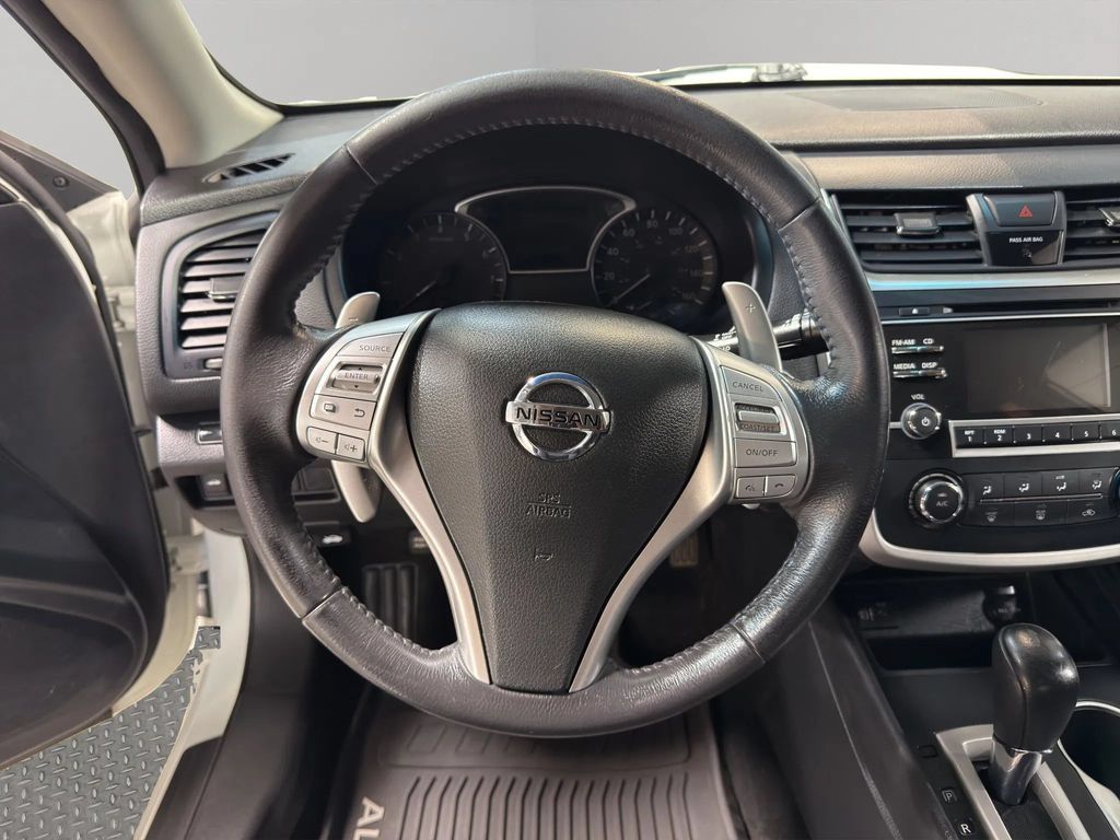 Used 2017 Nissan Altima 2.5 SR w/ Midnight Edition Package FWD image 10