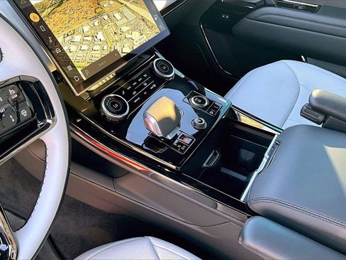 Used 2023 Land Rover Range Rover Sport SE Dynamic image 14