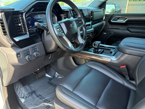 Used 2024 Chevrolet Silverado 1500 LT Trail Boss w/ Convenience Package II AWD/4WD image 12