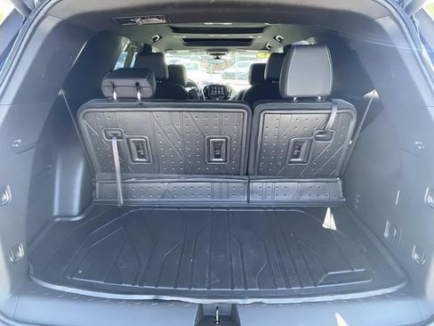 Used 2023 Chevrolet Traverse LT w/ LT Premium Package AWD/4WD image 11