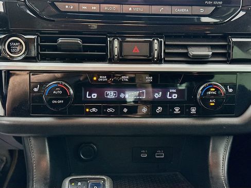 Used 2022 Nissan Pathfinder SV w/ SV Black Package image 15