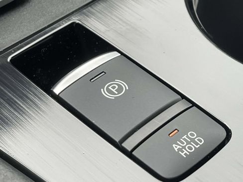 Used 2025 Nissan Rogue S image 28