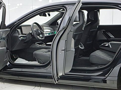 Used 2023 BMW i7 xDrive60 image 6