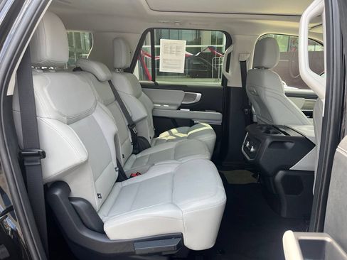 Used 2025 Ford Expedition Max Platinum AWD/4WD image 19