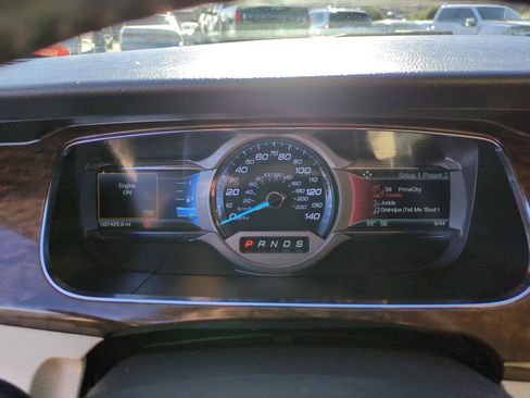 Used 2018 Ford Taurus Limited image 21