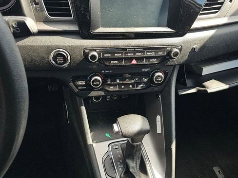 Used 2018 Kia Niro LX FWD image 16