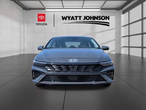 Used 2024 Hyundai Elantra Limited image 8