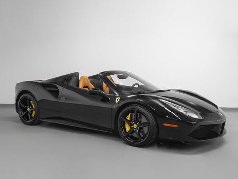 Used 2018 Ferrari 488 Spider RWD image 1