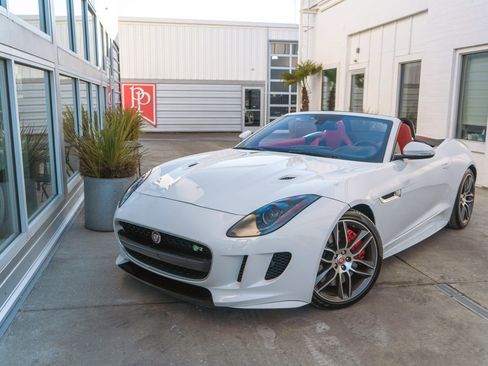 Used 2017 Jaguar F-TYPE R AWD/4WD image 3