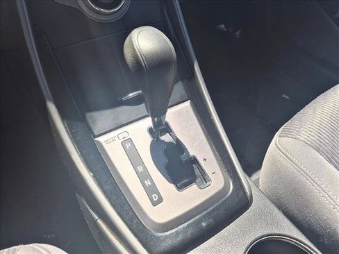 Used 2013 Hyundai Elantra FWD image 17