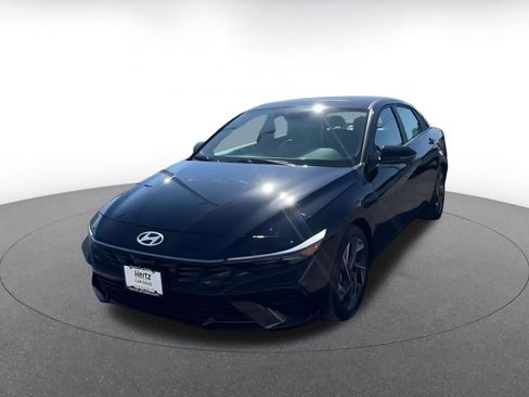 Used 2025 Hyundai Elantra Limited image 7