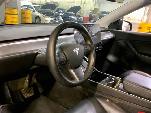 Used 2021 Tesla Model Y Long Range image 17