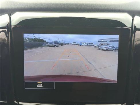 Used 2023 Chevrolet Traverse LT image 11