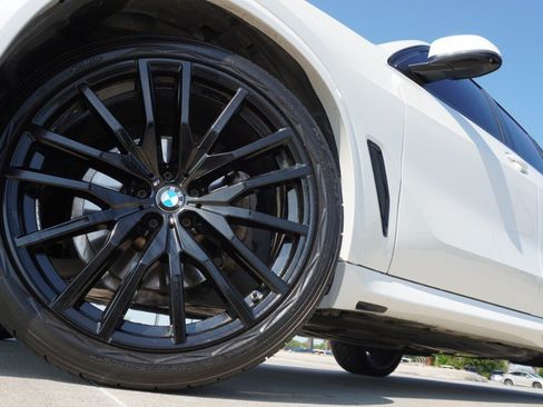 Used 2022 BMW X5 sDrive40i w/ M Sport Package RWD image 11