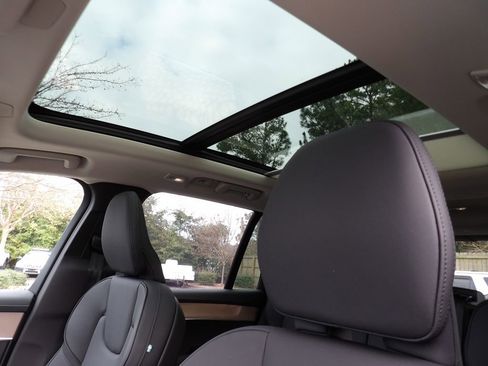 Certified 2025 Volvo XC90 B5 Plus image 17