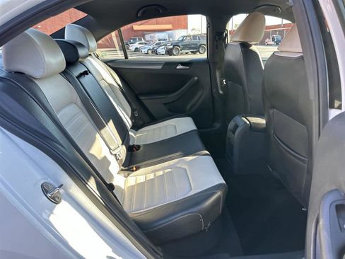 Used 2016 Volkswagen Jetta Sport image 13