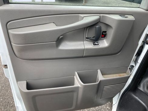 Used 2015 Chevrolet Express 2500 w/ Chrome Appearance Package RWD image 11