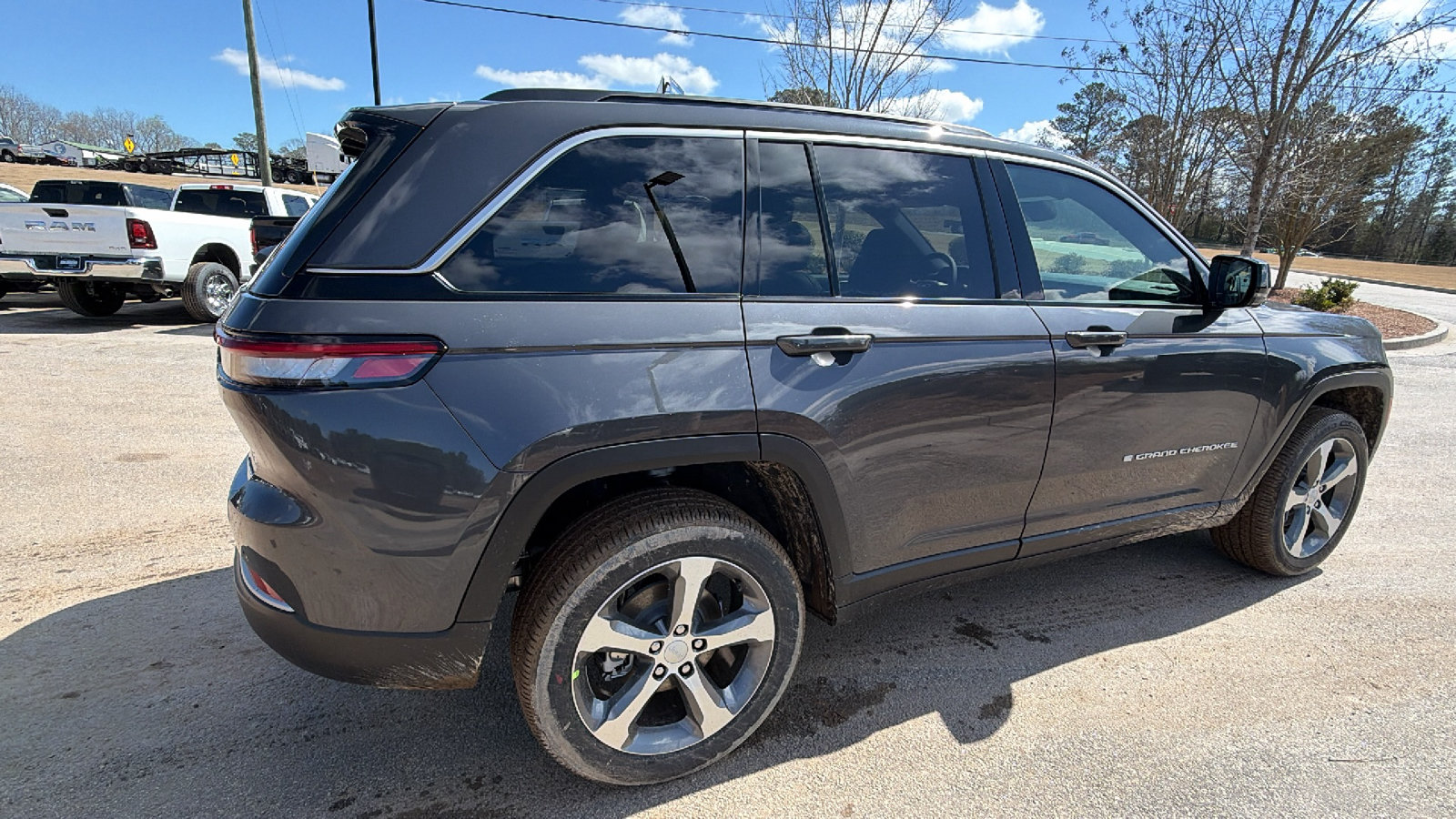 New 2026 Jeep Grand Cherokee Limited w/ Luxury Tech Group II AWD/4WD image 8