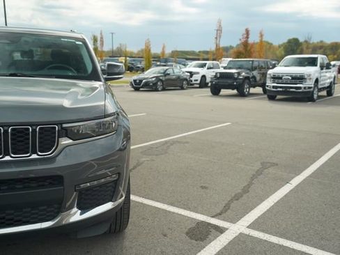 Used 2023 Jeep Grand Cherokee L Limited image 40