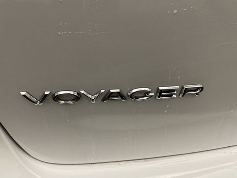 Used 2025 Chrysler Voyager LX image 23