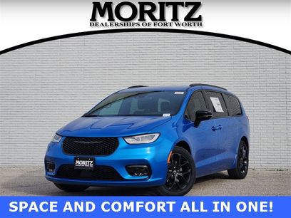 New 2026 Chrysler Pacifica Select