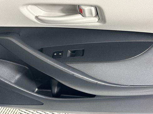 Used 2025 Toyota Corolla LE w/ LE Premium Package FWD image 29