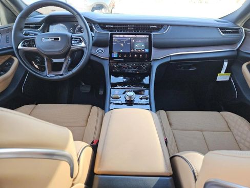 New 2025 Jeep Grand Cherokee Summit image 10
