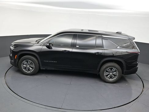 Used 2025 Chevrolet Traverse LT FWD image 12