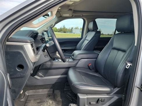Used 2024 Ford Expedition Max XLT image 11