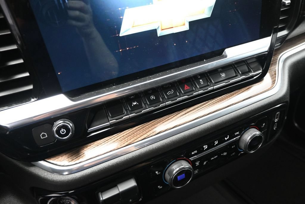 Used 2023 Chevrolet Silverado 1500 LT RWD image 16