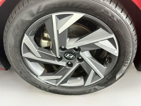 Used 2025 Hyundai Elantra SEL FWD image 11
