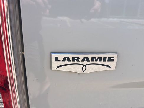 Used 2017 RAM 1500 Laramie w/ Convenience Group AWD/4WD image 6